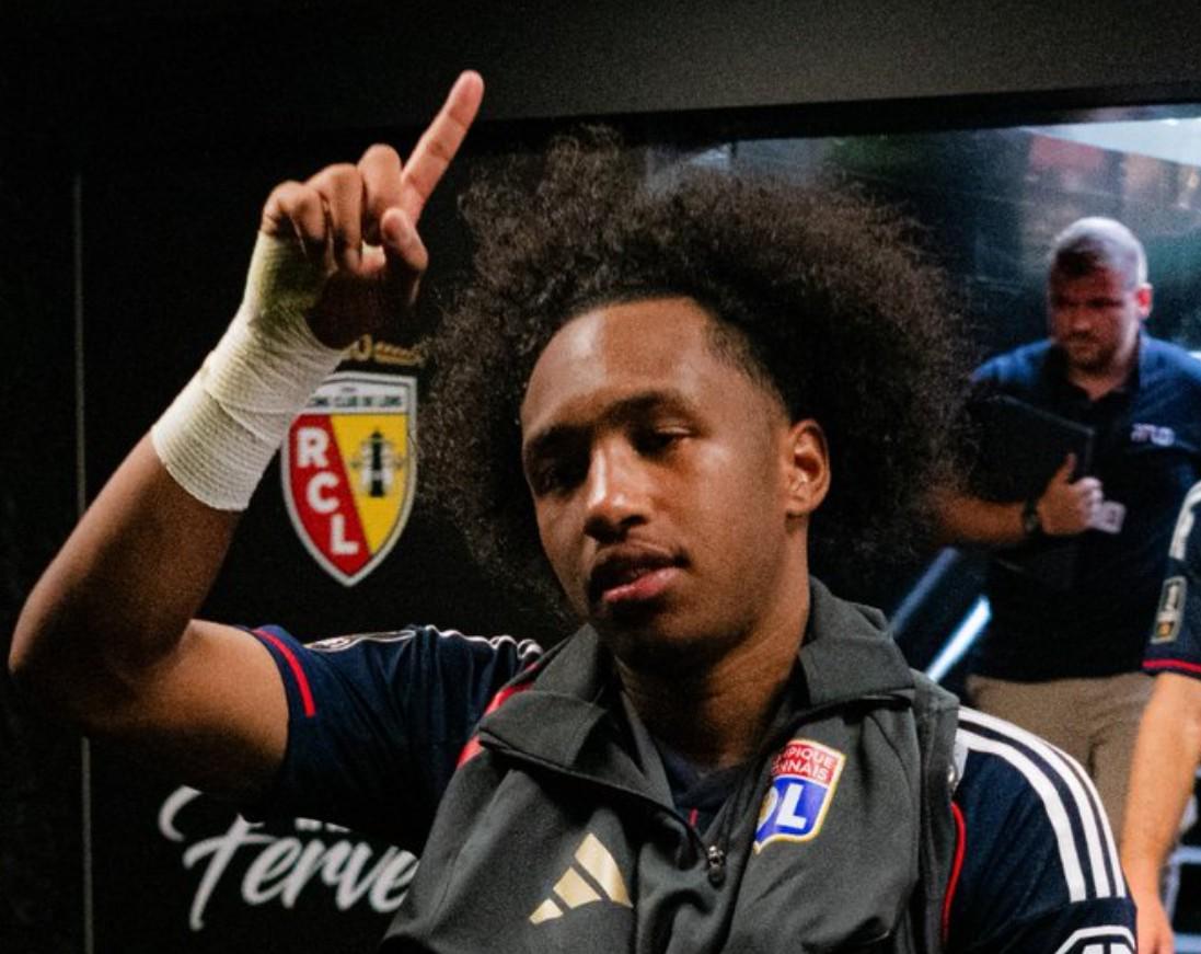 9393体育平台-记者：在转会窗口的最后两天，曼联也试图签下马利克-福法纳