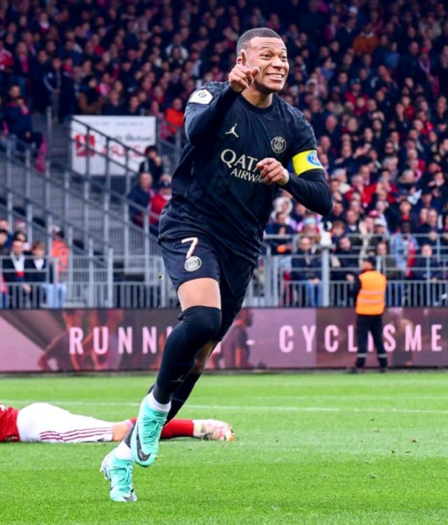 9393体育平台-【法甲】扎伊尔世界波，姆巴佩梅开，巴黎3-2客场绝杀